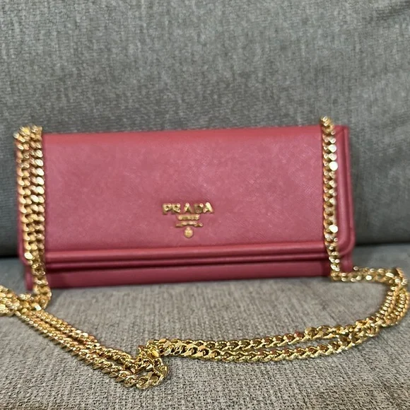Prada Bag - Picture 4 of 17